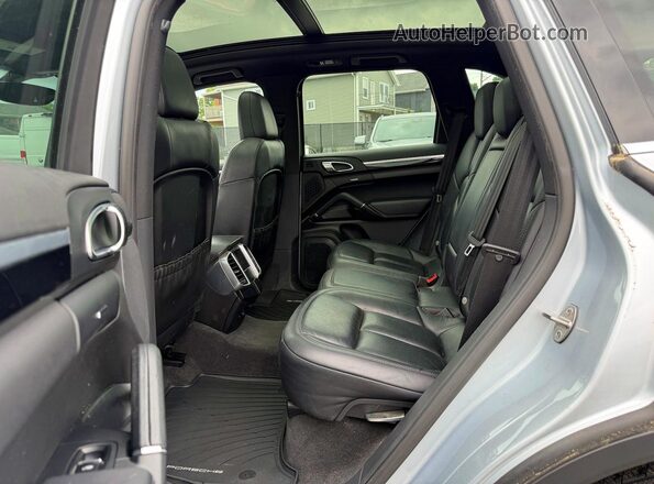 WP1AA2A24GLA09966 2016 PORSCHE CAYENNE Silver Front interior view