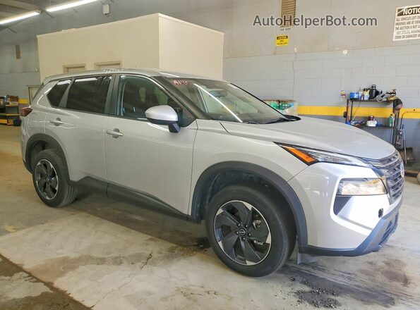 JN8BT3BA7RW350537 2024 NISSAN ROGUE Silver Вид спереду