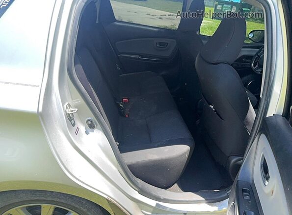 VNKKTUD35GA071024 2016 TOYOTA YARIS Серебряный Вид салона спереди
