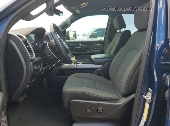 1C6RREFM1NN446485 2022 RAM 1500 Blue Widok deski rozdzielczej