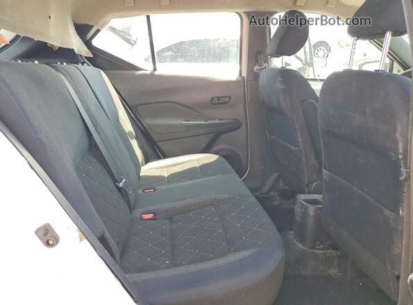 3N1CP5CU2JL530000 2018 NISSAN KICKS White Rear interior view