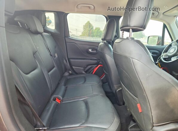 ZACNJBC19KPJ90393 2019 JEEP RENEGADE Gray Engine compartment view