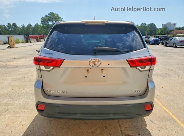 5TDKZRFH4KS550625 2019 TOYOTA HIGHLANDER Silver Вид салону спереду