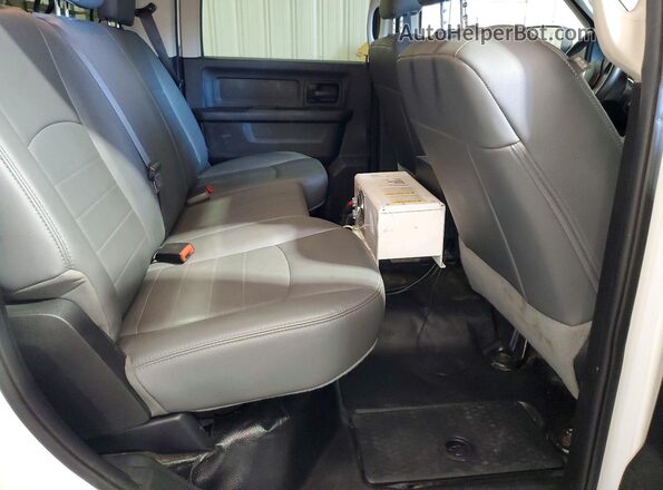 3C6UR5CJ8JG276276 2018 RAM 2500 White უკანა სალონის ხედი