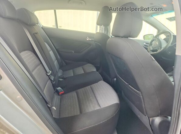 KNAFK5A87G5567757 2016 KIA FORTE Silver უკანა სალონის ხედი
