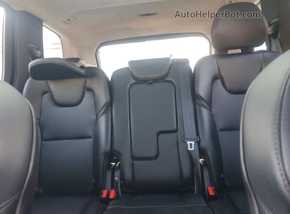 YV4102PK5N1849319 2022 VOLVO XC90 Gray Rear interior view