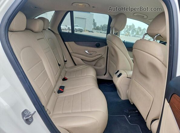 W1N0G8DBXMV278637 2021 MERCEDES-BENZ GLC-CLASS White Widok wnętrza z tyłu