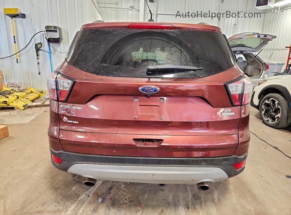 1FMCU0GD3JUA91765 2018 FORD ESCAPE Бордовый Вид салона спереди