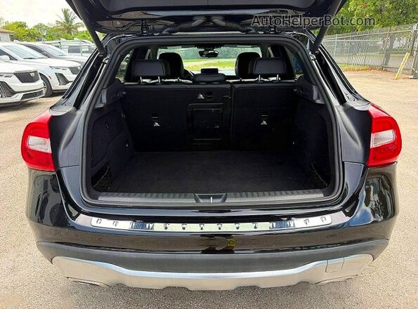 WDCTG4EB7JJ530353 2018 MERCEDES-BENZ GLA-CLASS Black Widok wnętrza z przodu