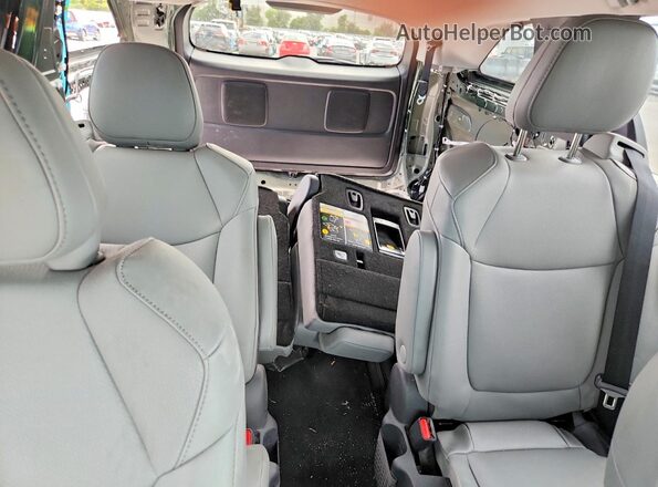 5TDYRKEC2TS300227 2026 TOYOTA SIENNA Green Rear interior view