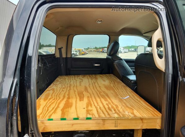3C7WRTCL6KG671939 2019 RAM 3500 Black Widok wnętrza z tyłu