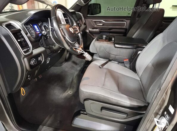 1C6RREBT9NN143581 2022 RAM 1500 Gray Widok deski rozdzielczej