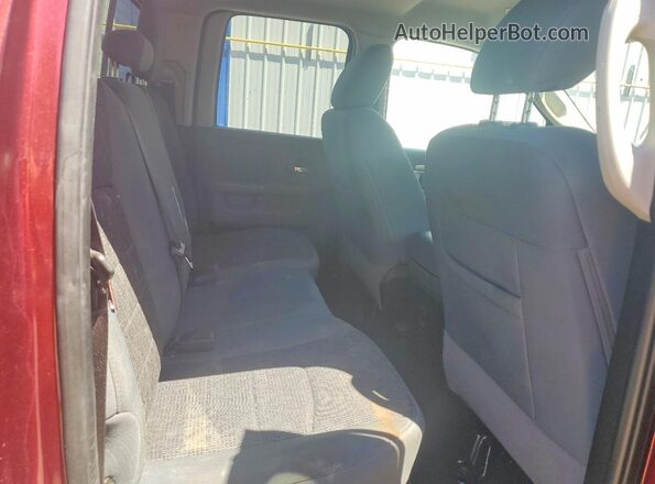 1C6RR7GT4JS214685 2018 RAM 1500 Бордовый Вид задних сидений