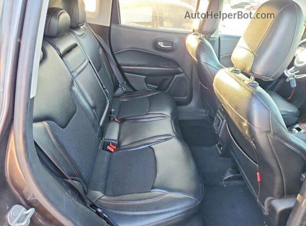3C4NJDDB5JT451662 2018 JEEP COMPASS Gray Widok komory silnika
