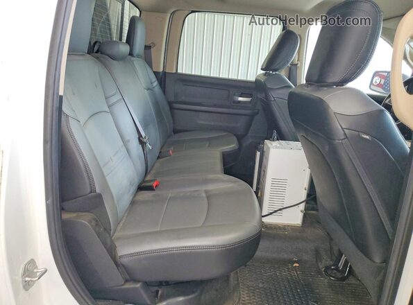 3C6UR5HJ3KG604147 2019 RAM 2500 White Rear interior view