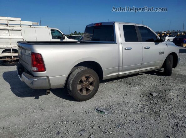 1C6RR6GG1JS126853 2018 RAM 1500 Серебряный Передняя правая четверть