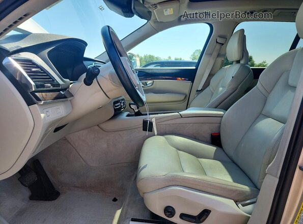 YV4A22PK8G1037140 2016 VOLVO XC90 Beige Vista del salpicadero