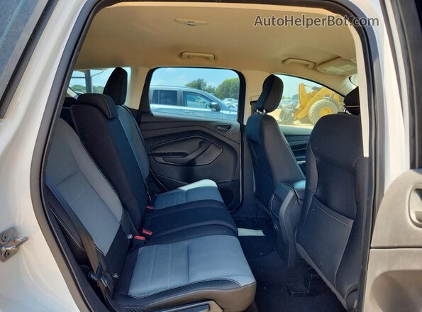 1FMCU0F71KUA44327 2019 FORD ESCAPE White Vista del compartimento del motor