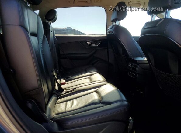WA1AAAF74HD004014 2017 AUDI Q7 Gray Вид задньої частини салону