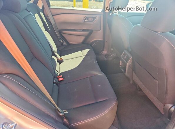 5N1BT3AA6RC750504 2024 NISSAN ROGUE Silver Вид задньої частини салону