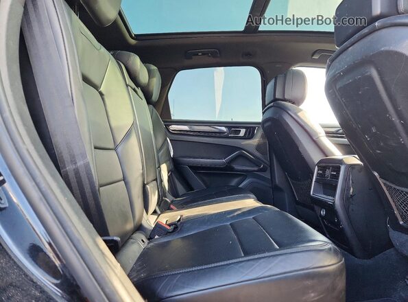 WP1AA2AY5KDA06579 2019 PORSCHE CAYENNE Black Widok komory silnika