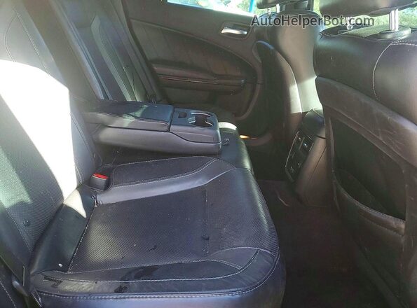 2C3CDXHG8JH187081 2018 DODGE CHARGER Burgundy Widok wnętrza z tyłu