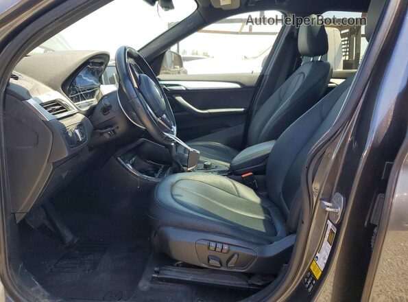 WBXHT3C31G5F64616 2016 BMW X1 Gray Առջևի վահանակի տեսք
