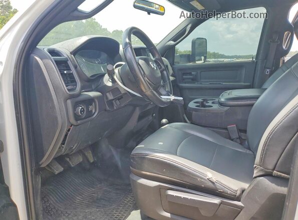 3C6UR5HJ2NG129837 2022 RAM 2500 Белый Вид панели приборов