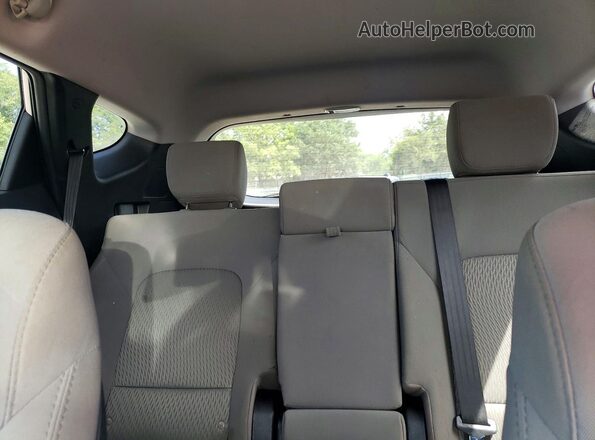 5XYZT3LB6JG557830 2018 HYUNDAI SANTA Gray Widok wnętrza z tyłu