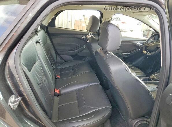 1FADP3N24HL230276 2017 FORD FOCUS Gray Вид задньої частини салону