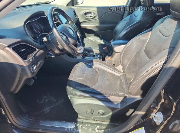 1C4PJMDN7KD272016 2019 JEEP CHEROKEE Черный Вид панели приборов