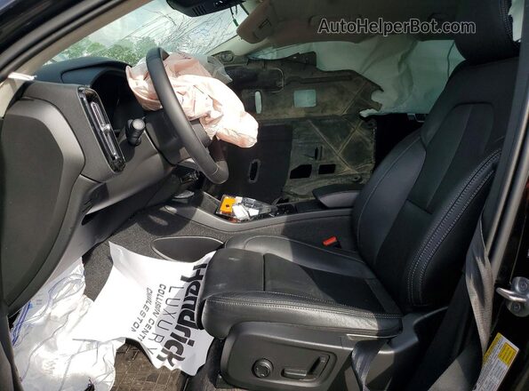 YV4L12UE2S2486066 2025 VOLVO XC40 Black Առջևի վահանակի տեսք