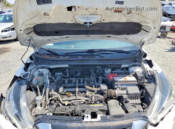 3N1CP5CU2JL530000 2018 NISSAN KICKS White Engine compartment view