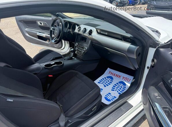 1FA6P8CF4K5146692 2019 FORD MUSTANG White Вид ззаду