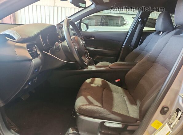 NMTKHMBX6JR001136 2018 TOYOTA C-HR Silver Widok deski rozdzielczej