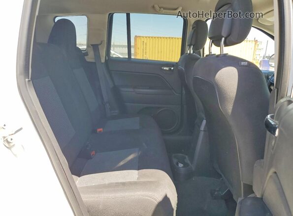 1C4NJDBB6GD719104 2016 JEEP COMPASS White Widok komory silnika