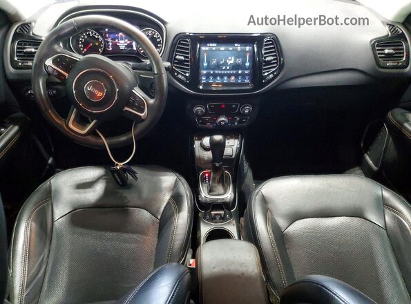 3C4NJDCB8JT245480 2018 JEEP COMPASS Silver Widok zestawu wskaźników