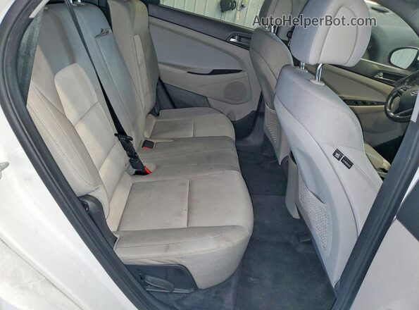 KM8J3CA24JU637976 2018 HYUNDAI TUCSON White Widok komory silnika