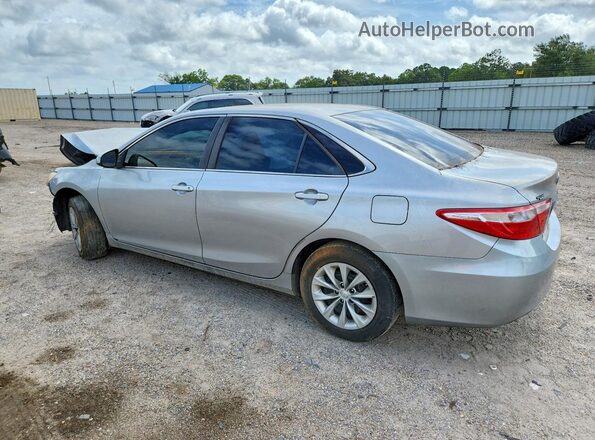 4T1BF1FK9HU384866 2017 TOYOTA CAMRY Серебряный Задняя правая четверть