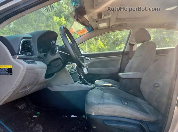 5NPD84LF9JH256384 2018 HYUNDAI ELANTRA Серебряный Вид панели приборов