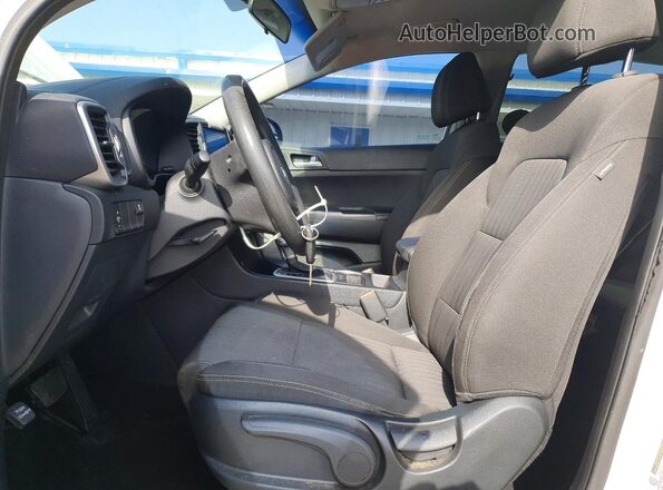 KNDPM3AC2H7108006 2017 KIA SPORTAGE Белый Вид панели приборов
