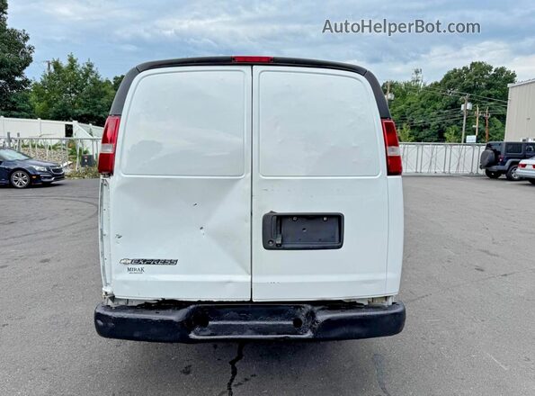 1GCWGBFB2K1196904 2019 CHEVROLET EXPRESS White Вид ззаду