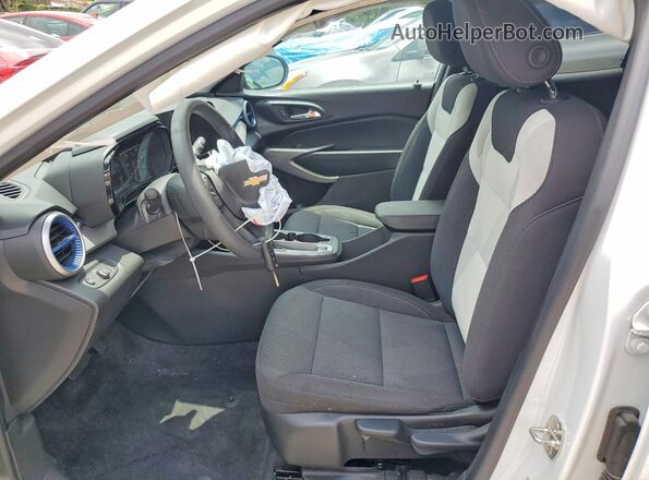 KL77LFE20RC002391 2024 CHEVROLET TRAX White Widok deski rozdzielczej