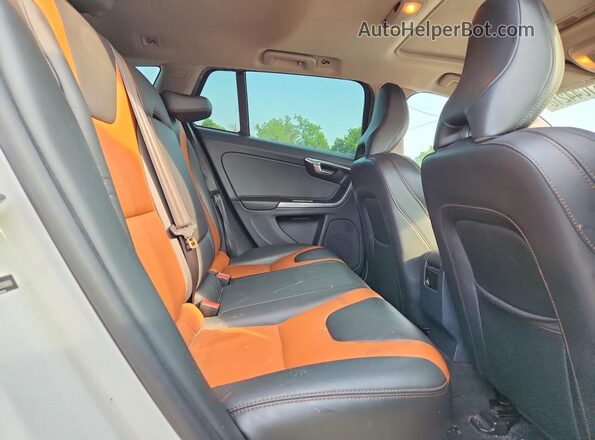 YV4612HK5G1008606 2016 VOLVO V60 White ძრავის განყოფილების ხედი