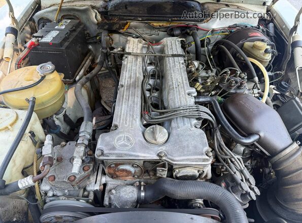 10702212007398 1979 MERCEDES-BENZ 280 Белый Вид панели приборов
