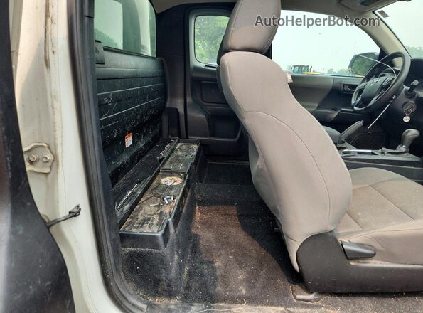 5TFRX5GN8JX112703 2018 TOYOTA TACOMA White Вид задніх сидінь