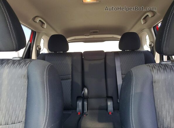 JN8AT2MV6HW277018 2017 NISSAN ROGUE Красный Вид задней части салона