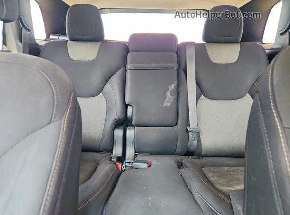1C4PJLAS5HW617352 2017 JEEP CHEROKEE Red Вид задньої частини салону