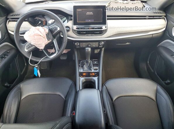 3C4NJDBN4RT106972 2024 JEEP COMPASS Silver ხელსაწყოთა პანელის ხედი