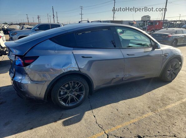 7SAYGDEE7SF240633 2025 TESLA MODEL Серебряный Передняя правая четверть